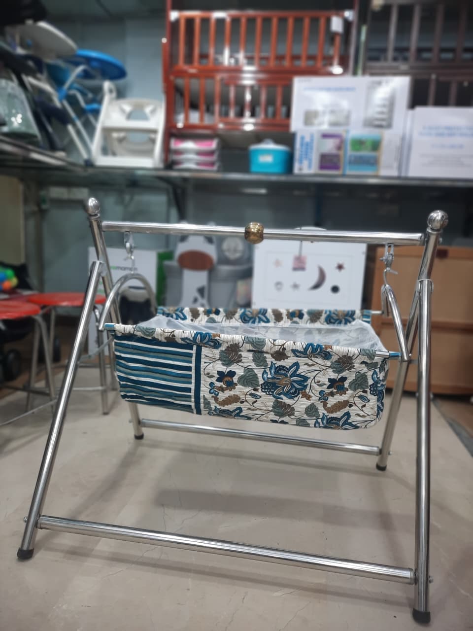 Stainless Steel Baby Jhulangi With Mosquito Net & Foamy Cloth